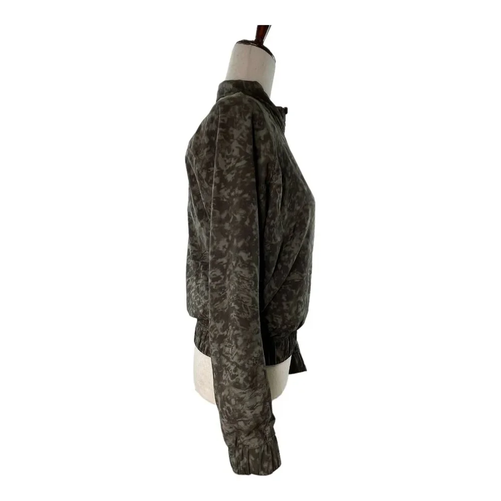 Lululemon Bombs Away Green Camo Black Reversible Windbreaker Sz 4 Bomber Jacket